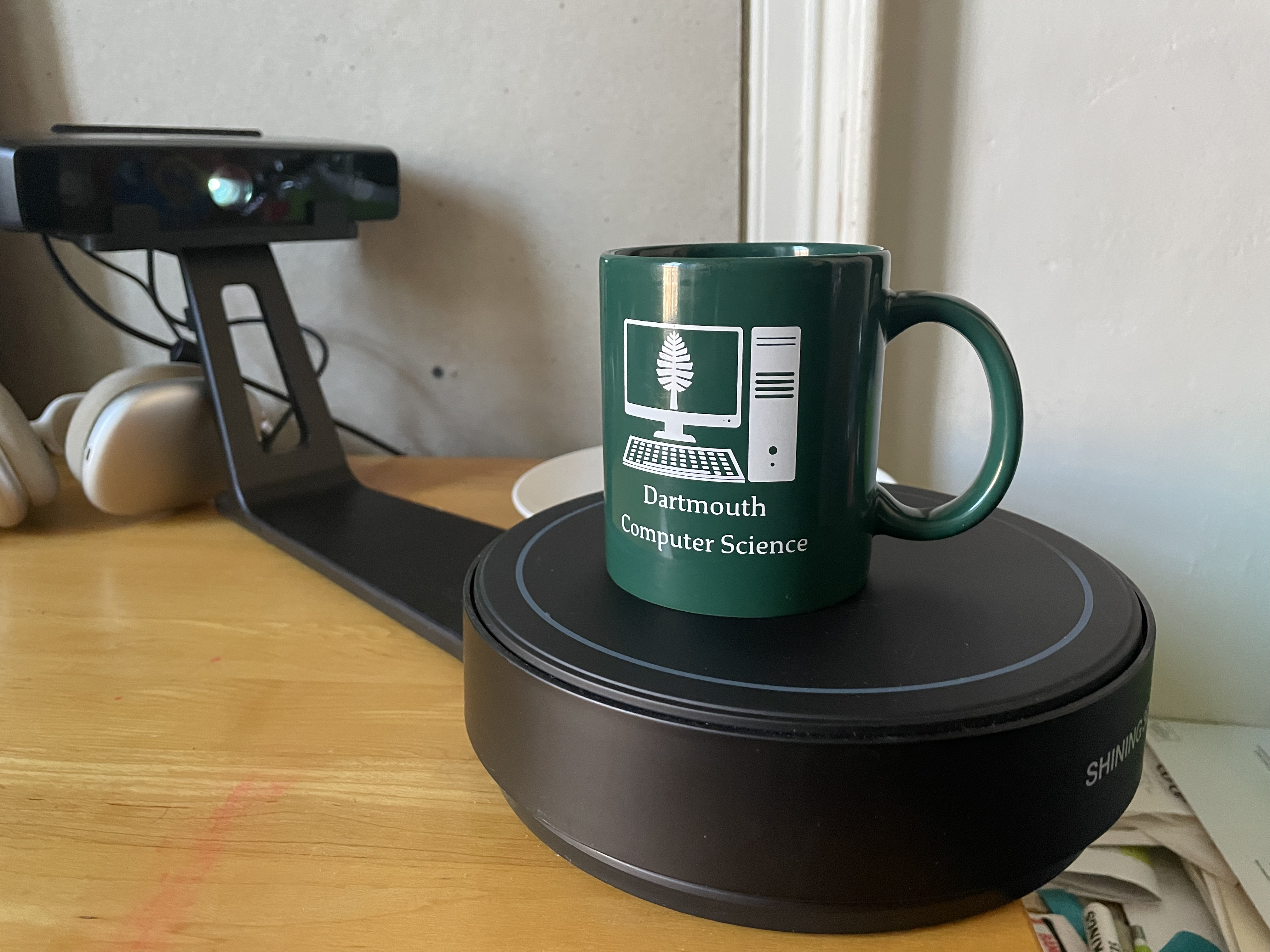 Our mug on a 3D scanner